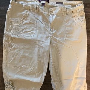 Gloria Vanderbilt Cream Capri Pants 18W
